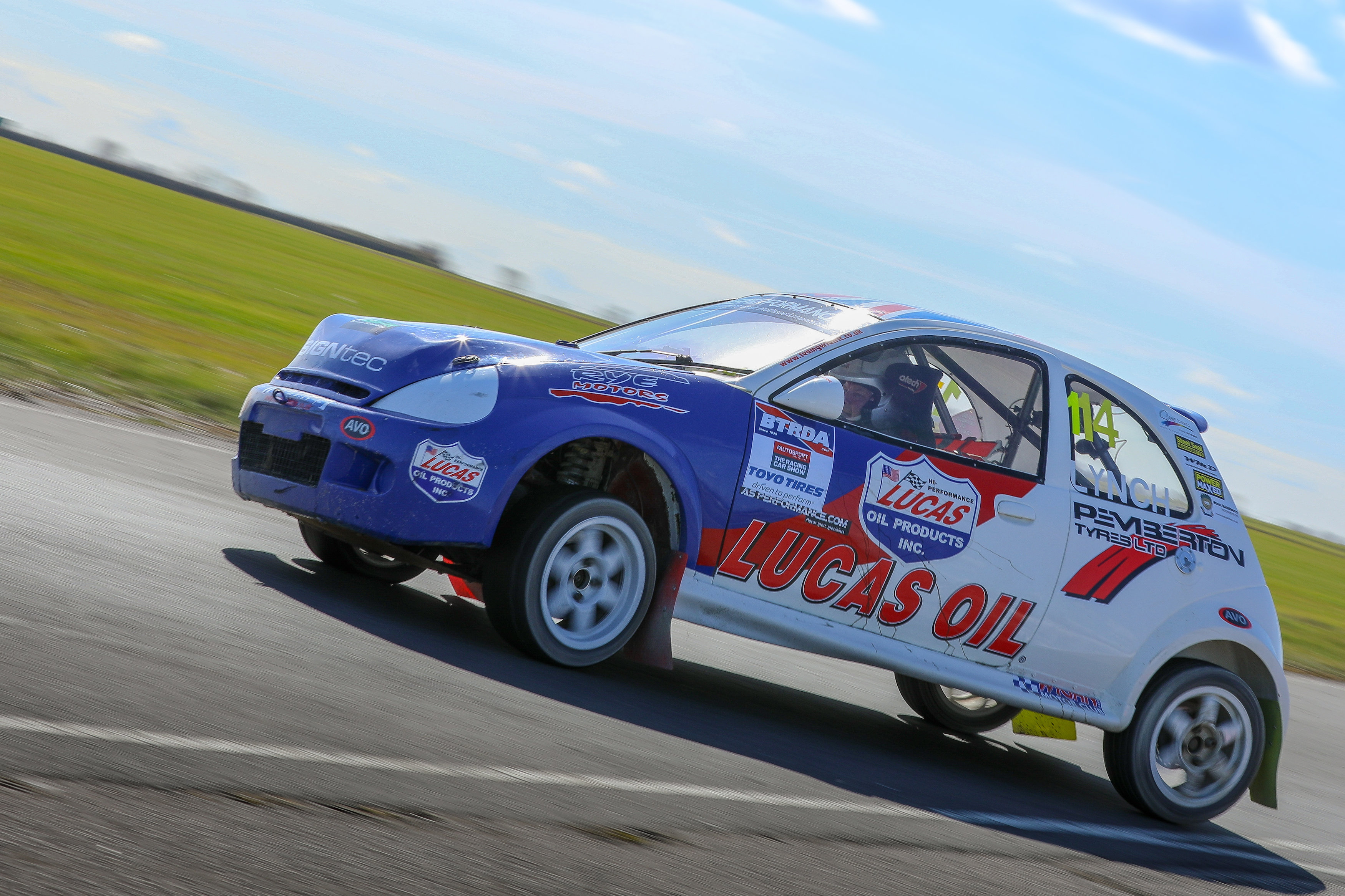 Lynch targets victory as season resumes at Lydden Hill